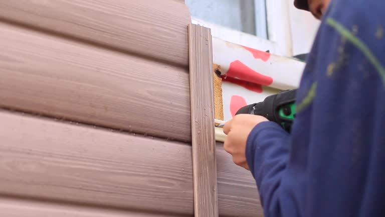 How To Choose The Right Materials for Your Siding Installation in 'Bishop, TX